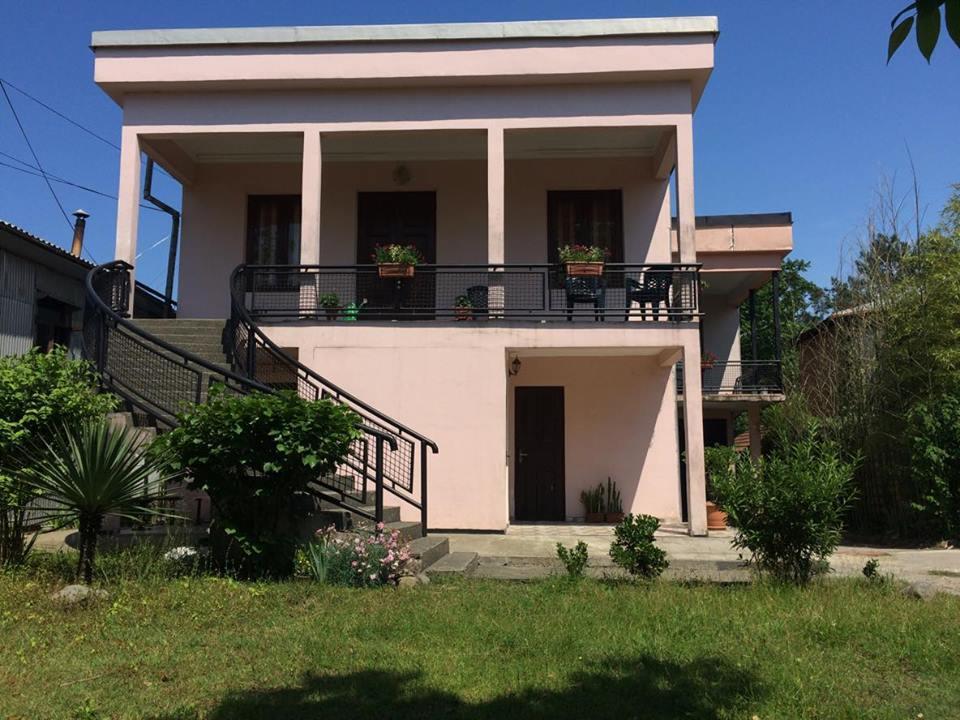 Marinas Guesthouse Кобулети Екстериор снимка